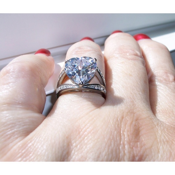 STAINLESS STEEL Large Cubic Zirconia Heart Ring - Picture 4 of 12